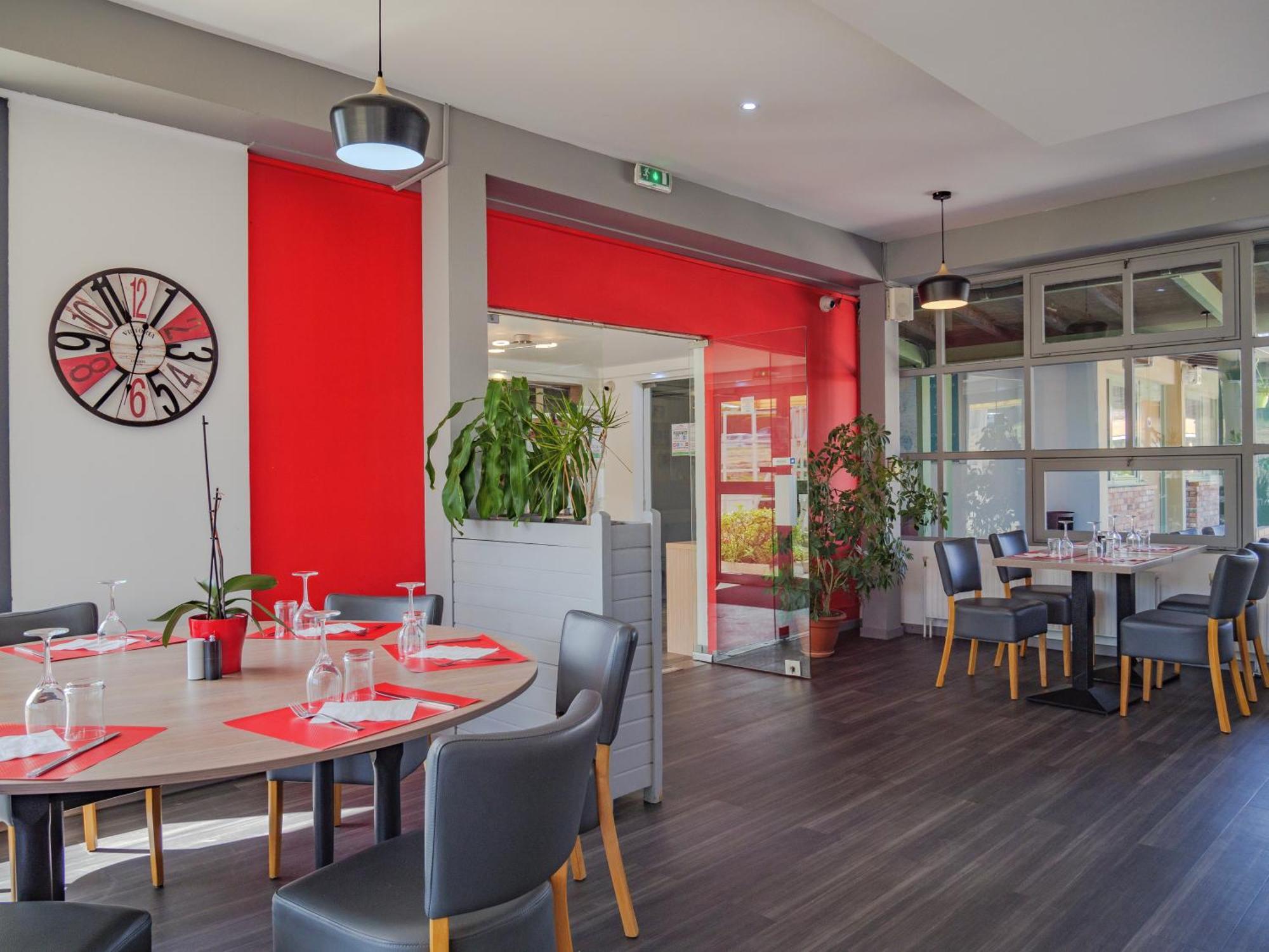 Hotel Restaurant Les Jardins D'Épône 외부 사진