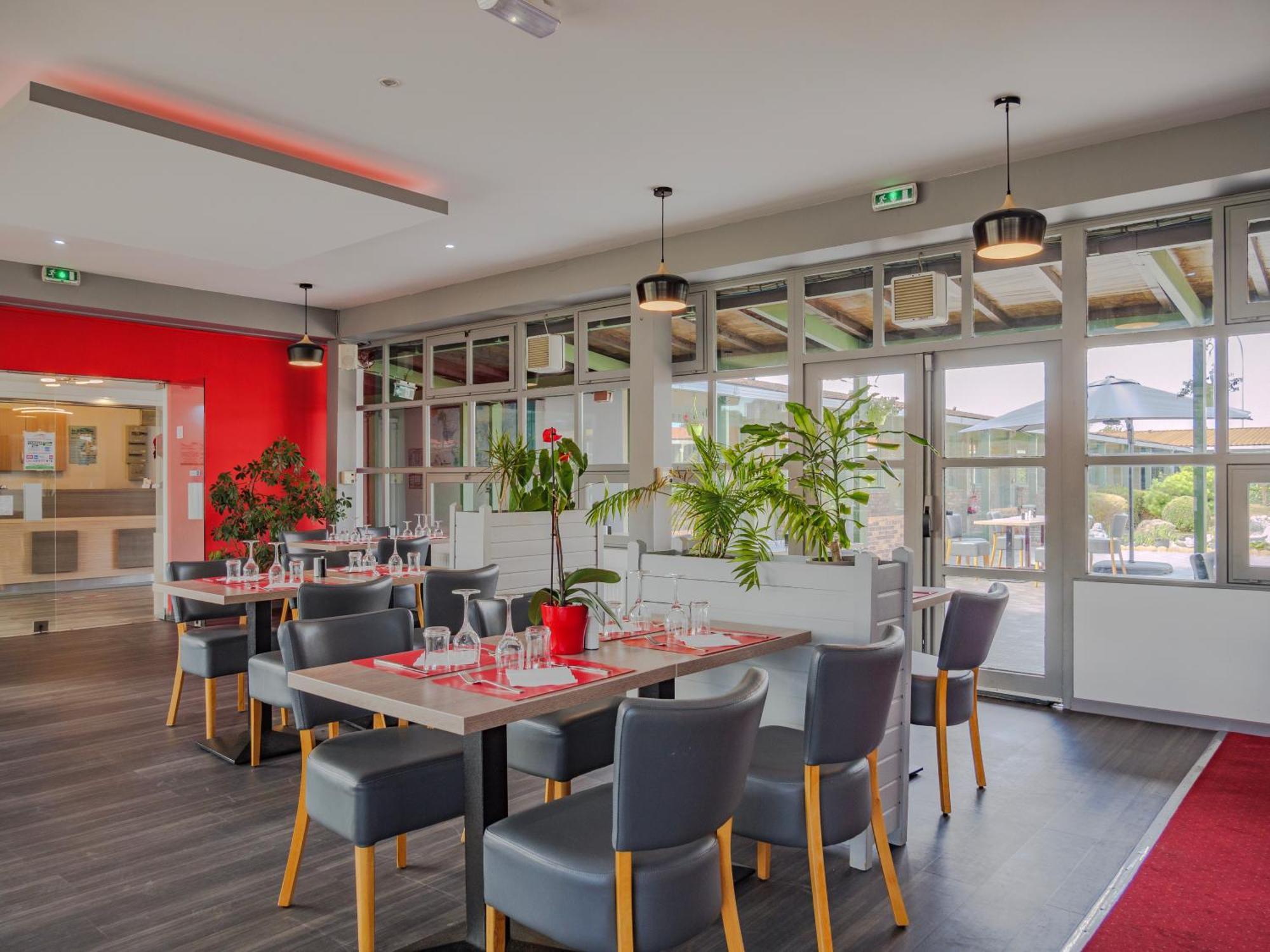 Hotel Restaurant Les Jardins D'Épône 외부 사진