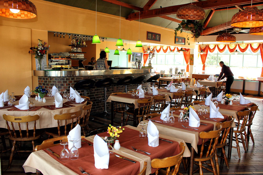 Hotel Restaurant Les Jardins D'Épône 외부 사진