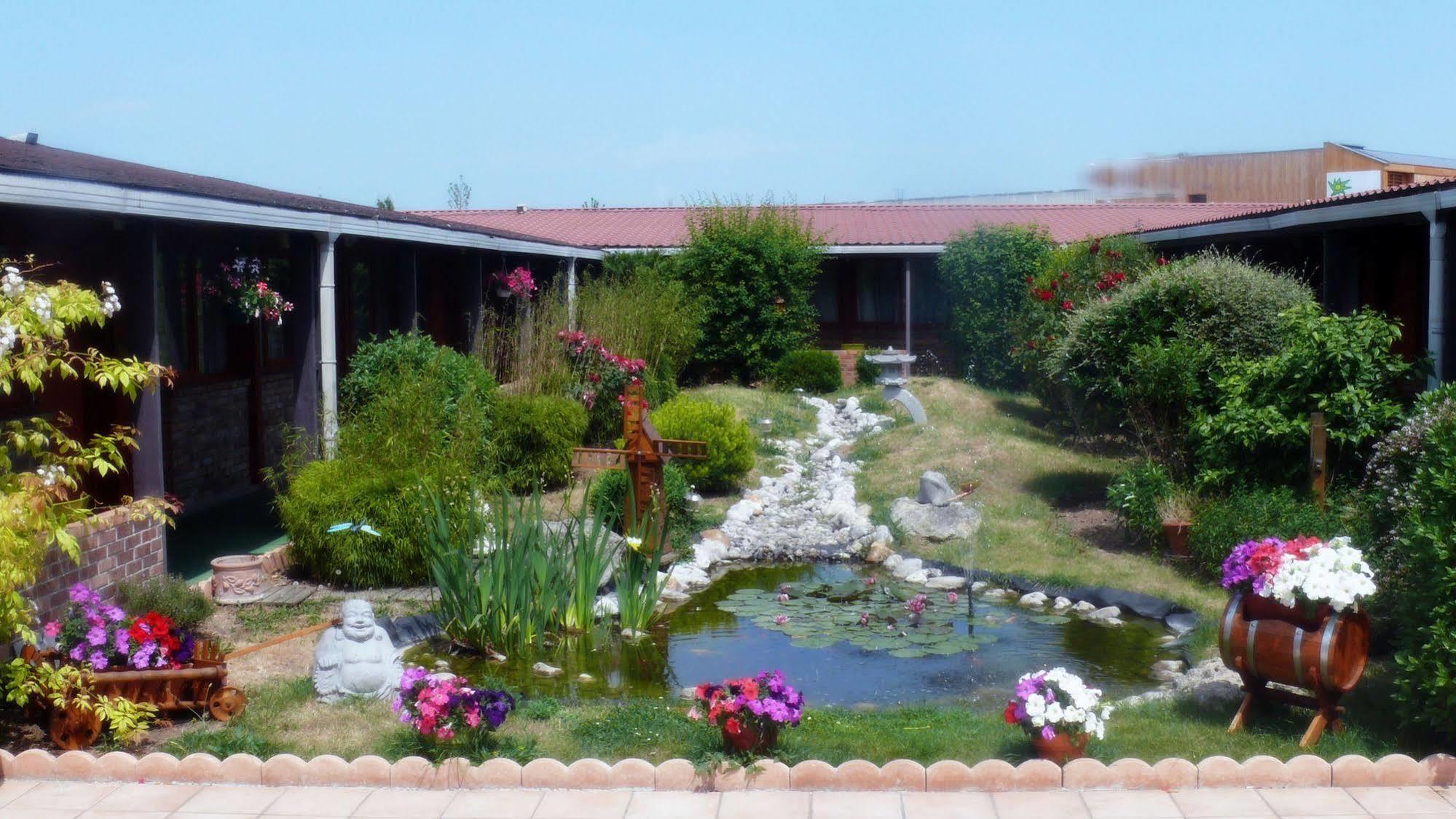 Hotel Restaurant Les Jardins D'Épône 외부 사진