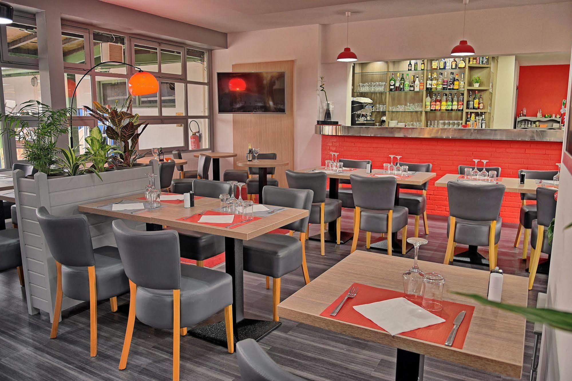 Hotel Restaurant Les Jardins D'Épône 외부 사진