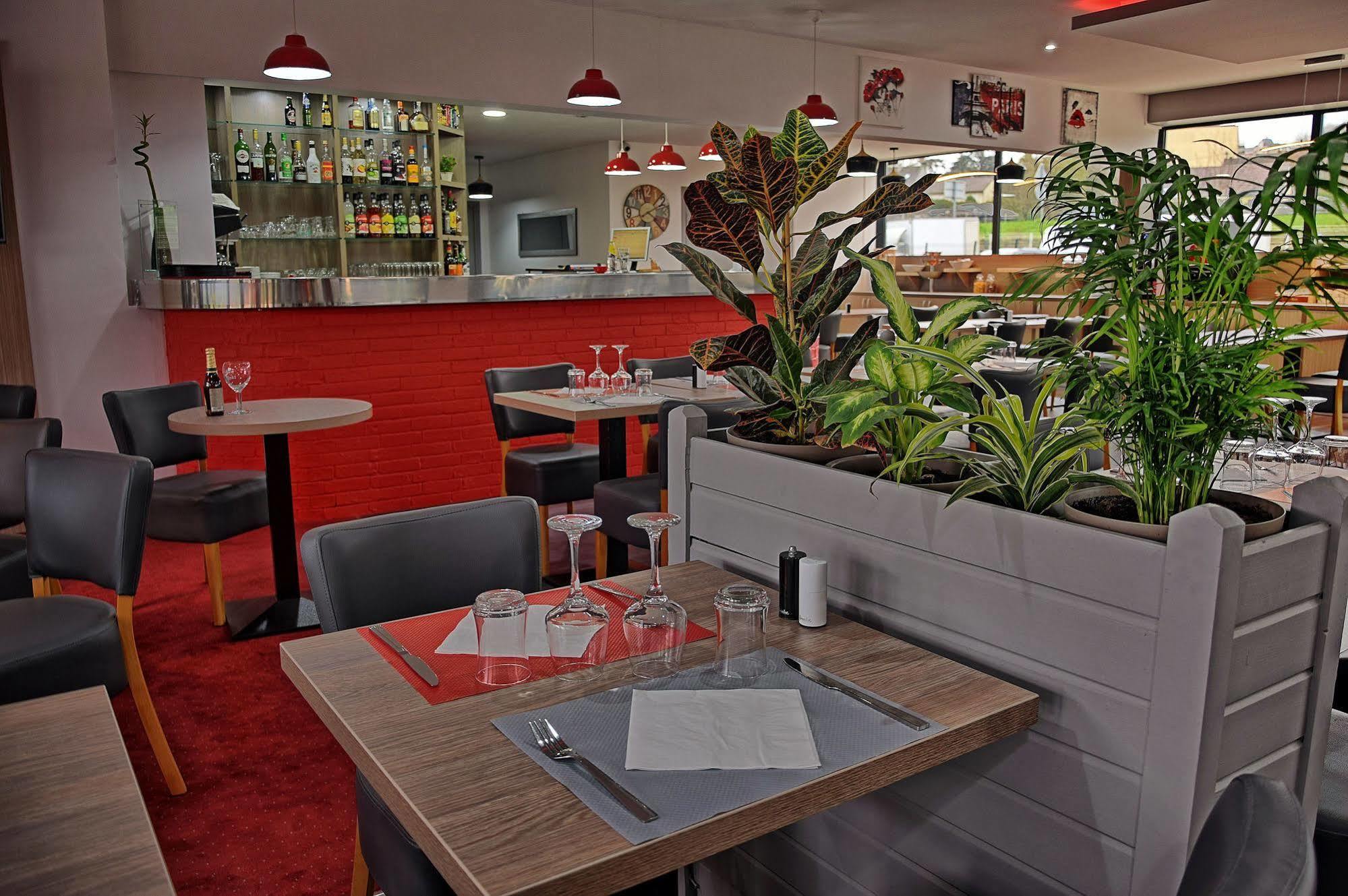 Hotel Restaurant Les Jardins D'Épône 외부 사진
